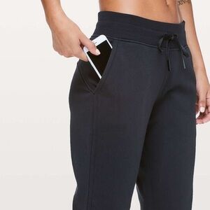Lululemon Women’s Black Warm Down Jogger Sweatpants Size 4